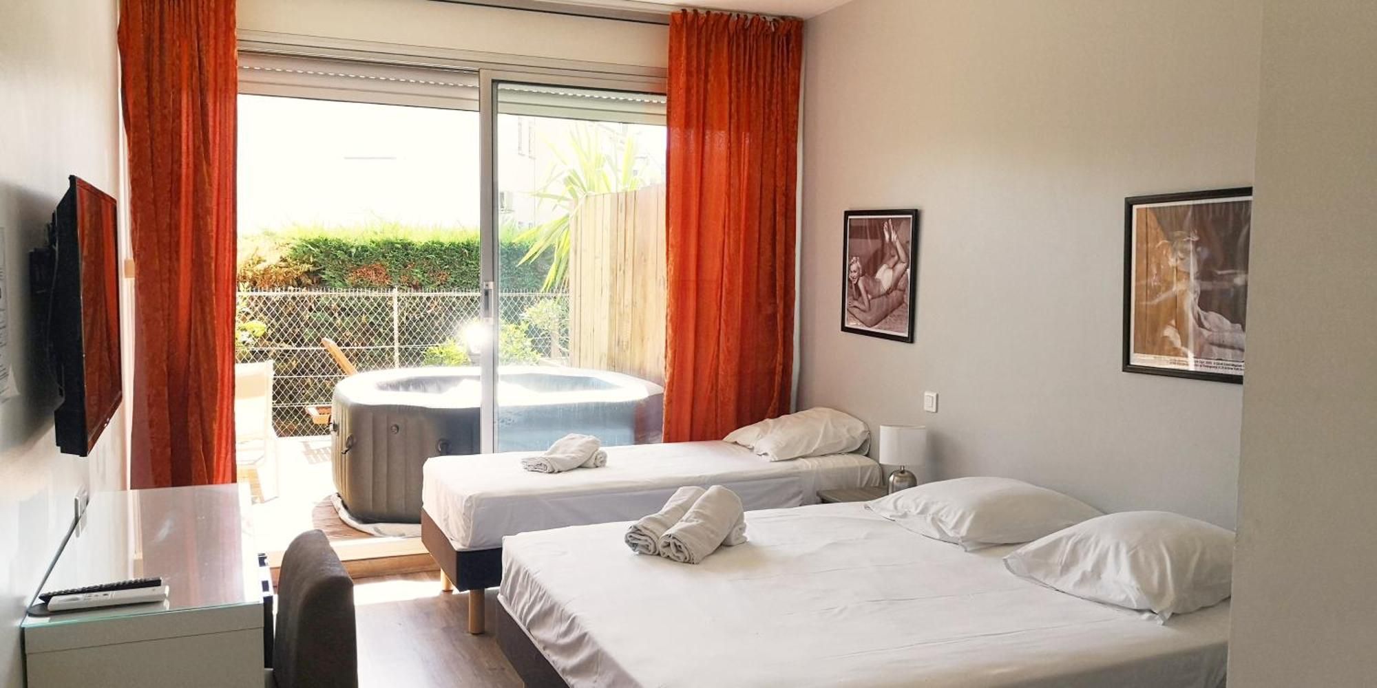 Hotel Sable Et Soleil - Port, Plage Et Jacuzzi Prive Fréjus Pokoj fotografie