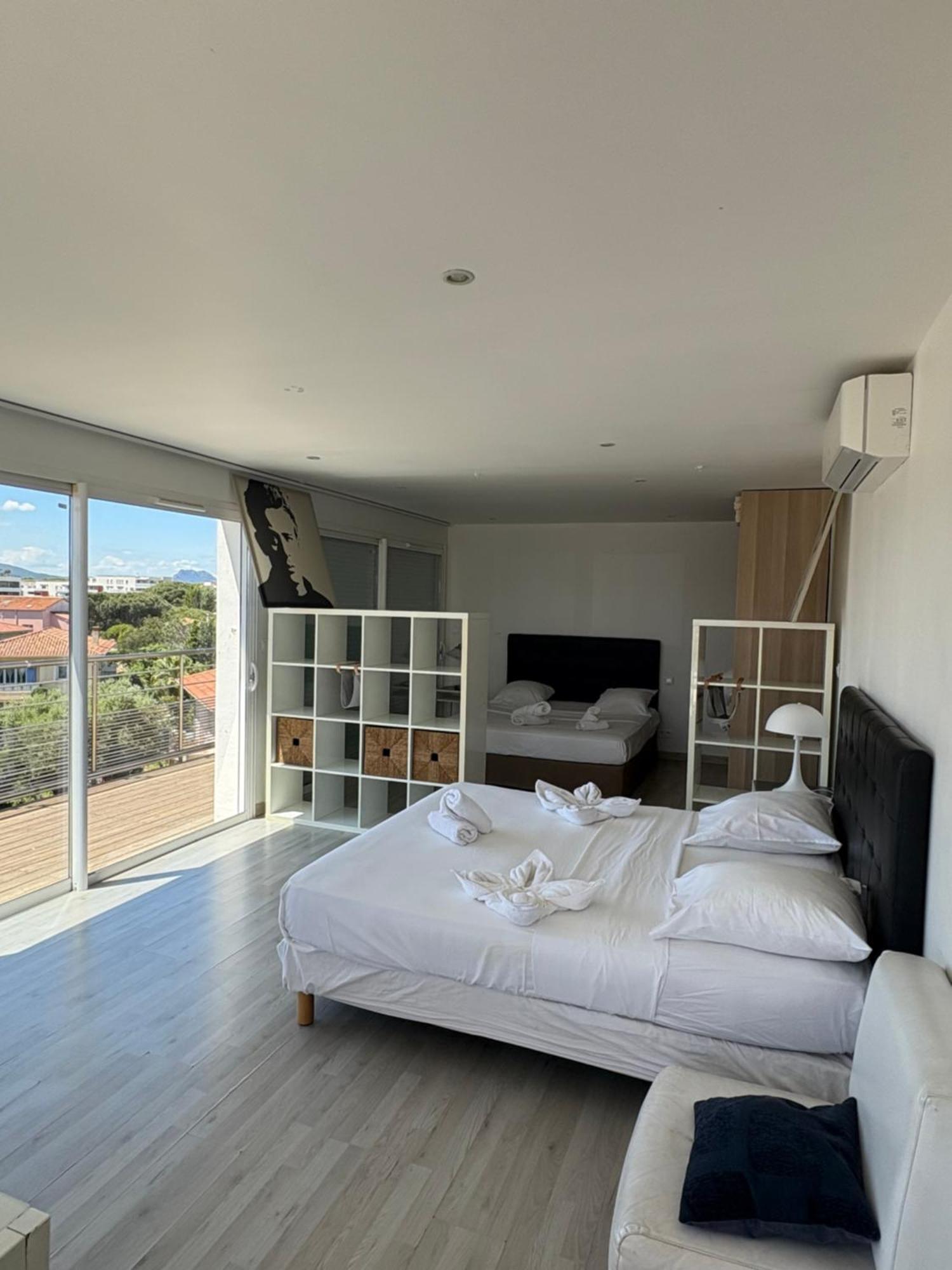 Hotel Sable Et Soleil - Port, Plage Et Jacuzzi Prive Fréjus Exteriér fotografie