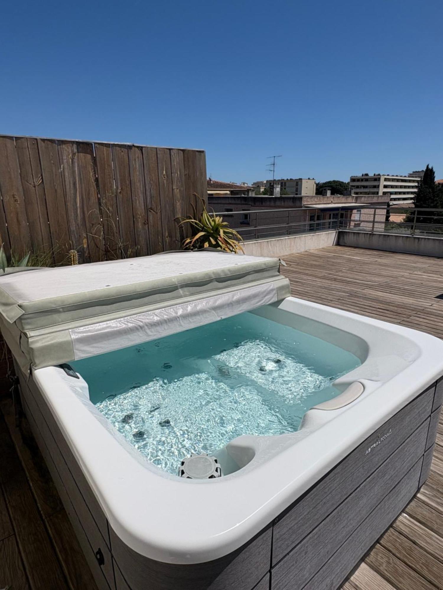 Hotel Sable Et Soleil - Port, Plage Et Jacuzzi Prive Fréjus Exteriér fotografie