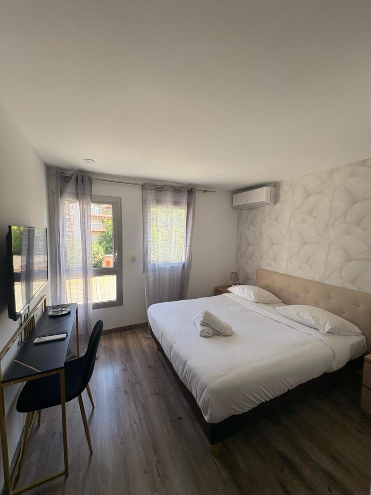 Hotel Sable Et Soleil - Port, Plage Et Jacuzzi Prive Fréjus Exteriér fotografie