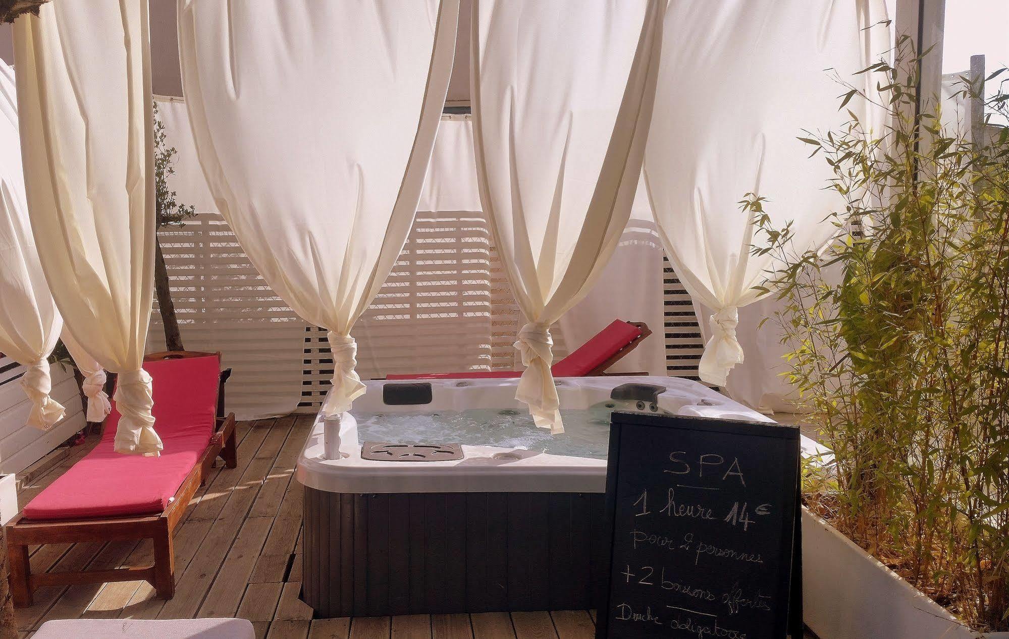 Hotel Sable Et Soleil - Port, Plage Et Jacuzzi Prive Fréjus Exteriér fotografie
